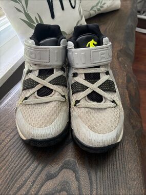 Boys slip-on sneakers with Velcro closure